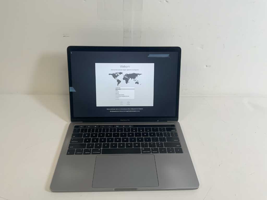 Ordinateur portable Apple MacBook Pro 13,3 pouces, Core(MC) i5 8e génération, 8 Go de RAM, 251 Go NVMe