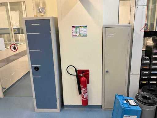 Storage cabinet (3x)