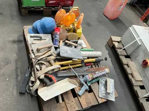 Batch of various contractor materials