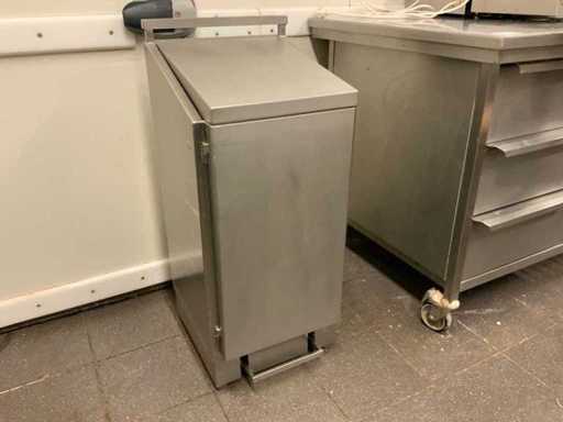 Bidone della spazzatura in acciaio inox Josto