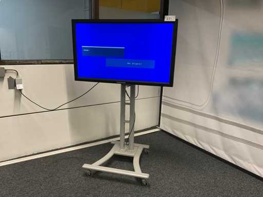 Samsung 460MX-2 Fernseher auf mobilem Ständer