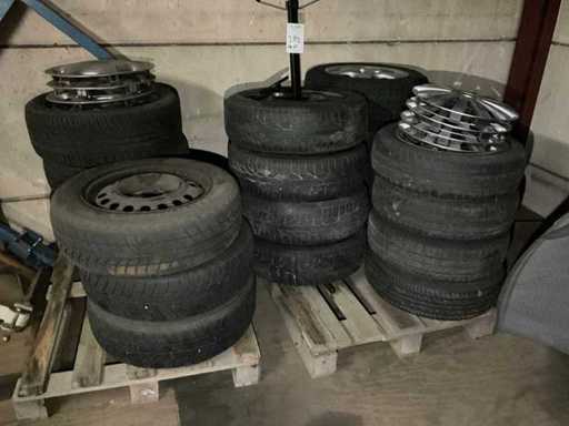 Pneumatico auto sul cerchio (18x)