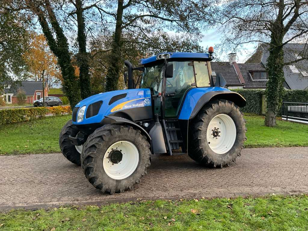 New Holland TVT 145 Allrad-Ackerschlepper