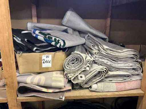 Afișează afișe publicitare etichetate