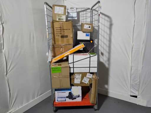 Rolcontainer met diverse producten