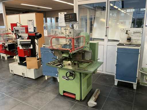 Mașina de frezat Aciera F3