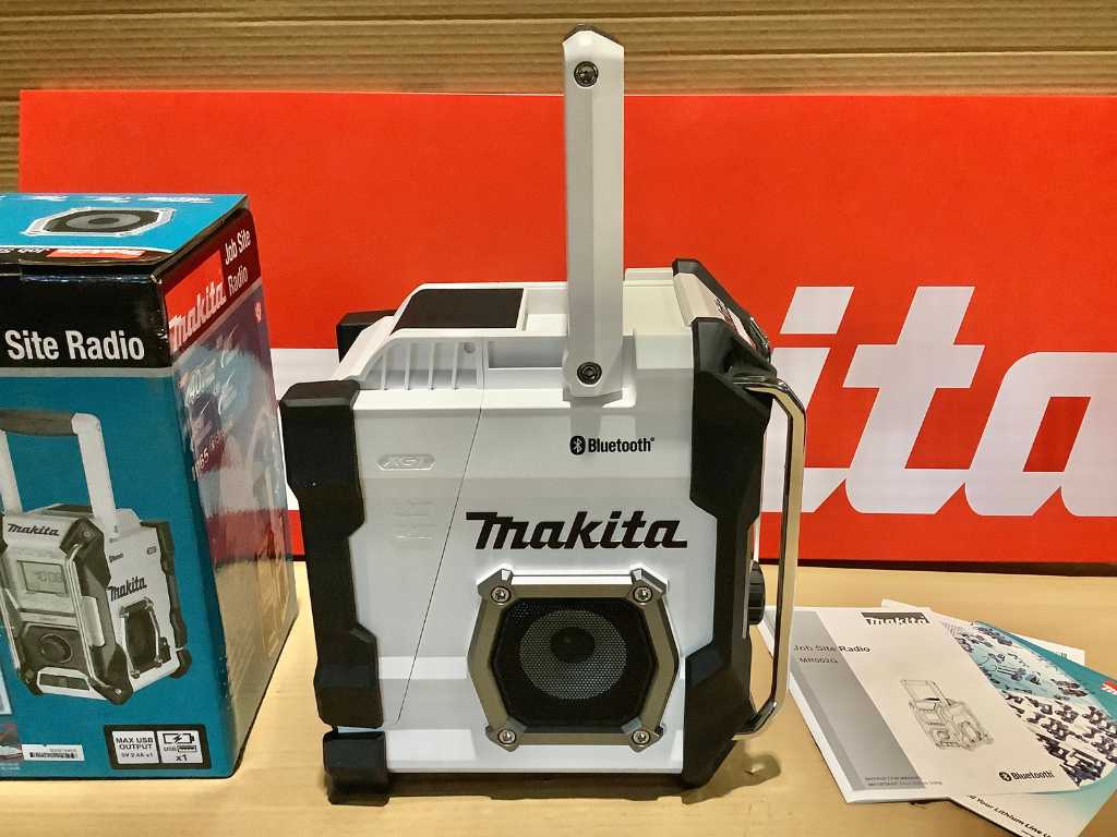 Makita Battery powered construction radio Troostwijk Auctions