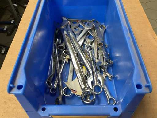 Verschiedene offene Schraubenschlüssel