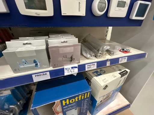 Thermostate, Waschbecken, Abflussschläuche, Kessel und Tropfschalen (35x)