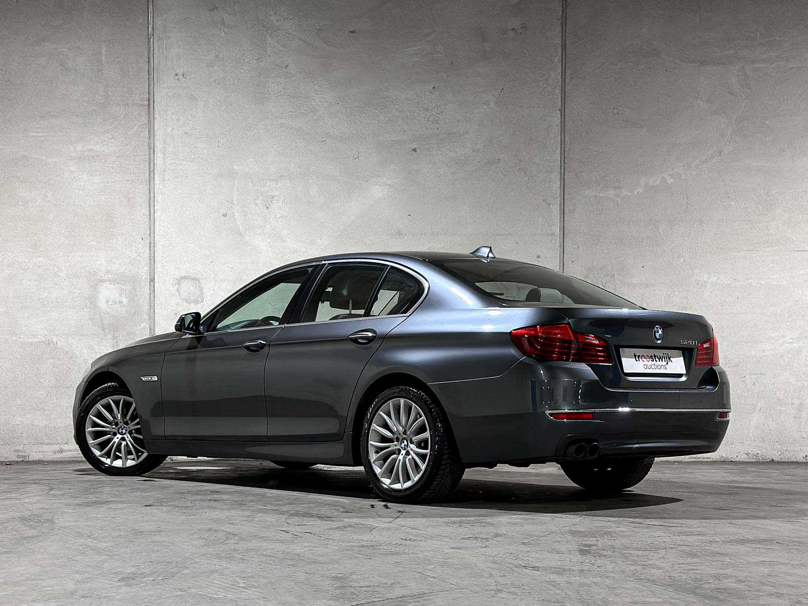 BMW 520i Luxury Edition 5-serie 181pk 2017 (Origineel-NL), NP-432-L