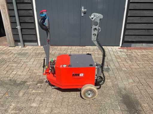 Tractorul Industrial Mover tec M trac 2500 2018