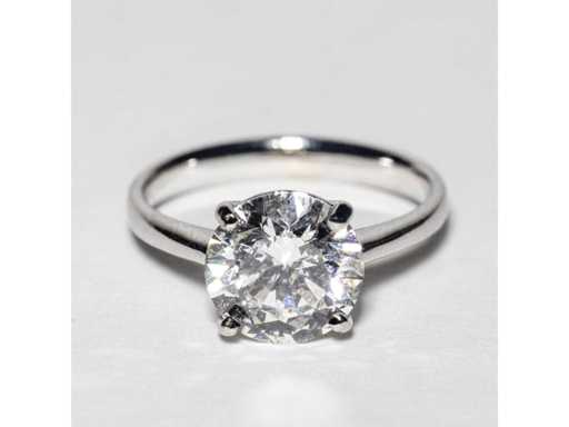 Inel de aur alb de 18 carate cu CRT de 3,04. diamant