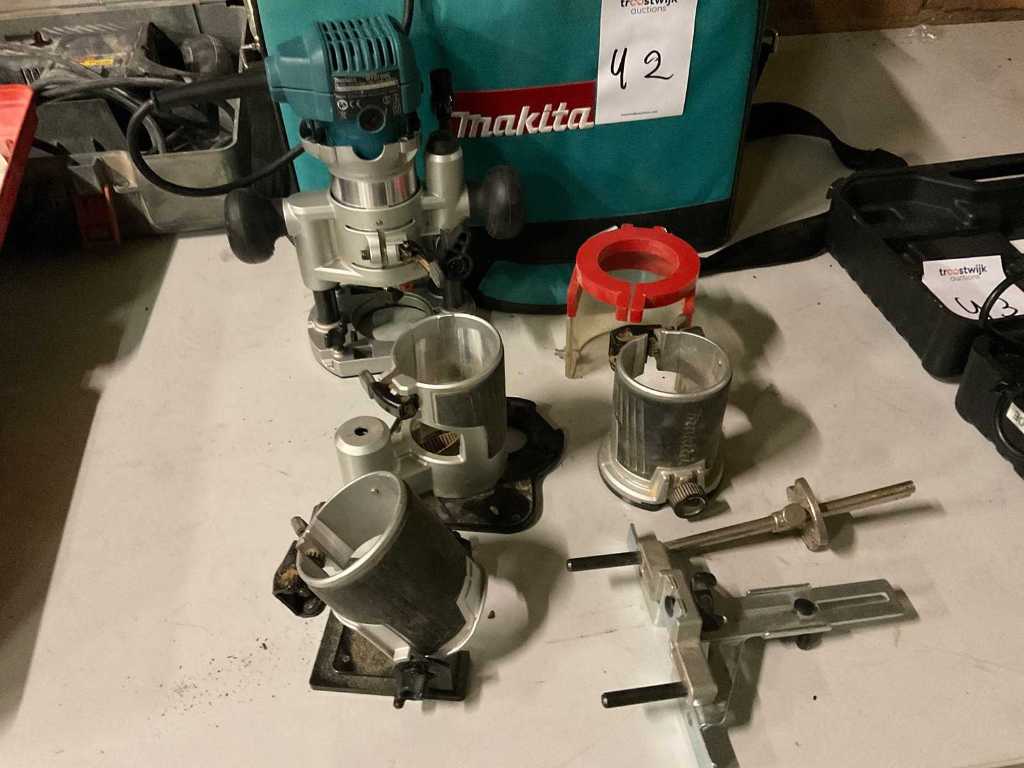 Makita rt0700c online