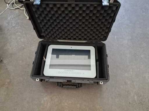 NovaSignal NovaBot Komponenten mit robotischer Kopfstütze und Cybernet Medical Panel PC