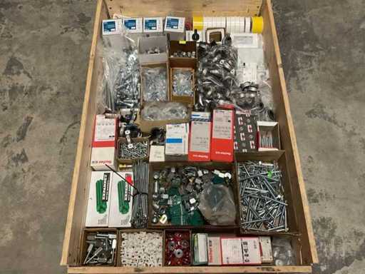 Batch of construction and fastening material