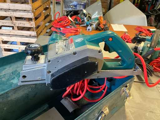 Makita 1100 Schaafmachine (2x)