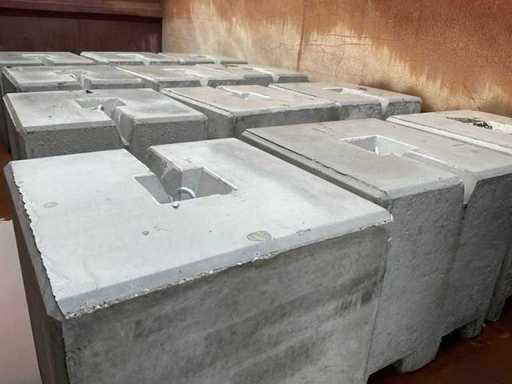 Concrete block (12x)