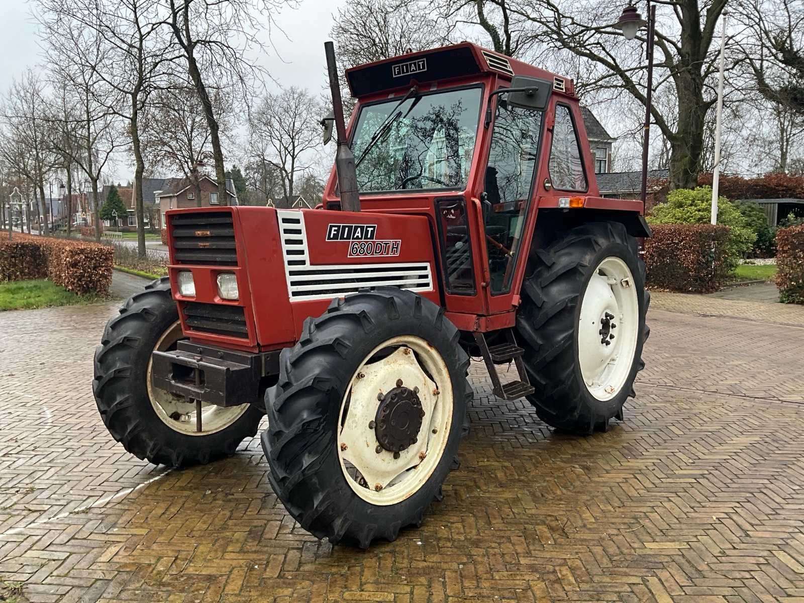 1983 Fiatagri 680 DTH All-wheel drive agricultural tractor