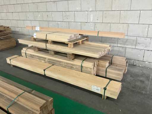 O mulțime de grinzi și șipci