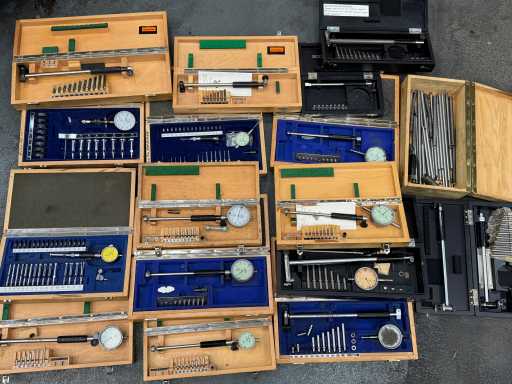   17 Internal Knife Racks