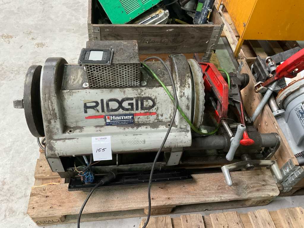 Ridgid 1233 deals threading machine