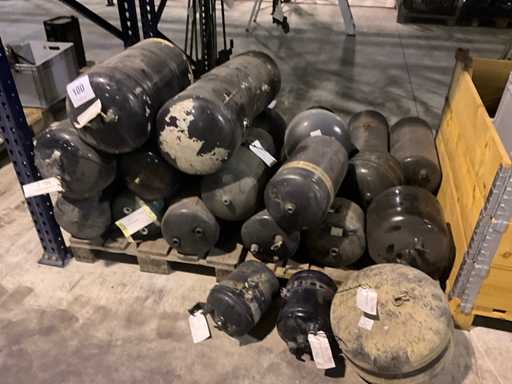 Partij diverse MAN Luchtketels en bijhorende spanbanden