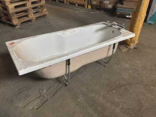 Freestanding bath