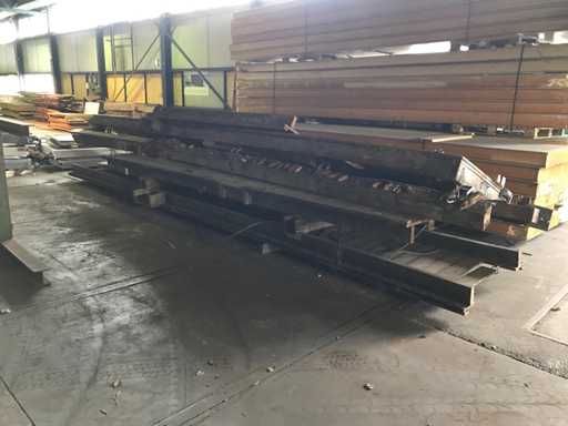 Piese de teras? din lemn de esen?? tare folosite