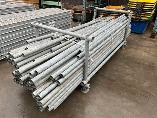 Partij diverse metalen stellingbuizen