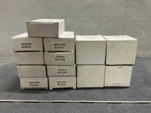 Divers manomètres amortis à la glycérine (12x)