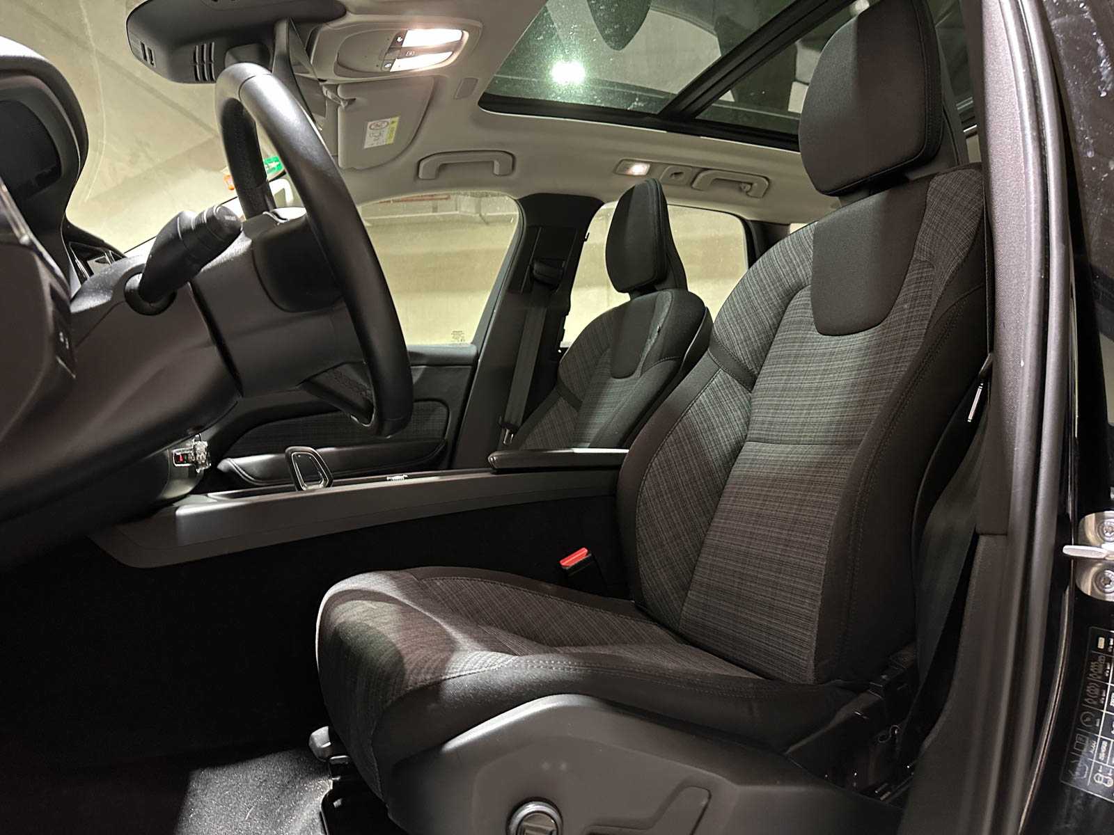 Volvo XC60 2.0 T6 Plug-in hybrid AWD Core Bright 253pk 2027 (Origineel-NL+1e eigenaar), S-190-RP
