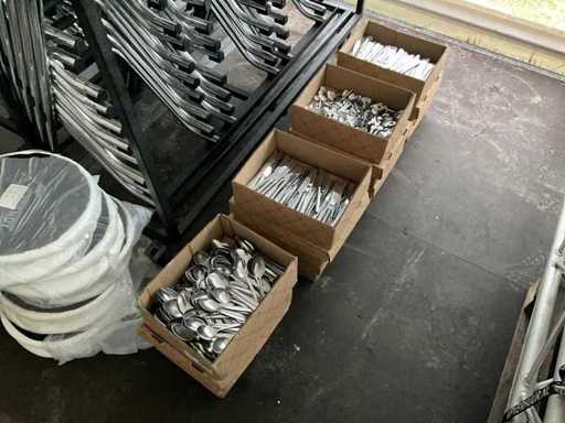Batch of cutlery