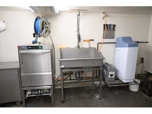 Évier en acier inoxydable avec tête de pulvérisation, mitigeur et base en acier inoxydable