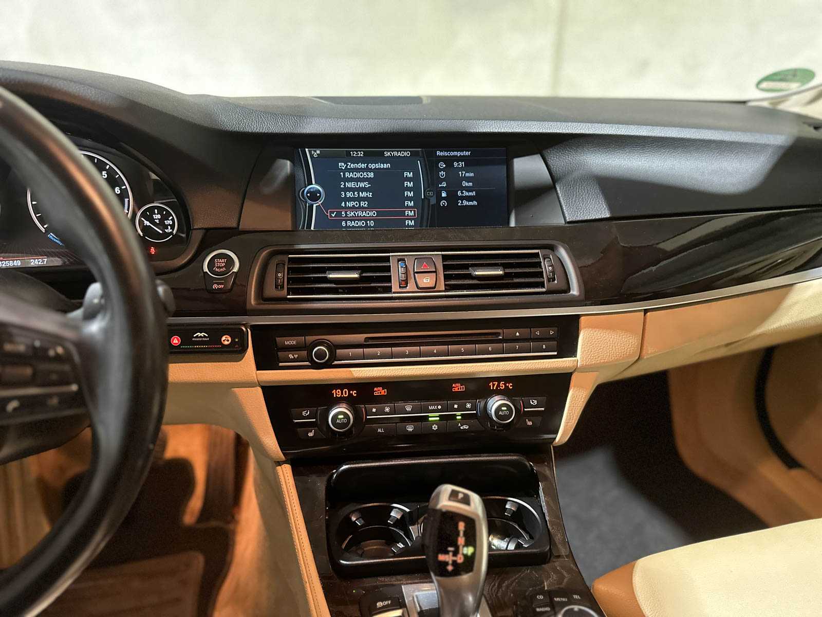 BMW 528xi Touring High Executive 245pk (Origineel-NL) 2012 5-serie, 89-TXH-2