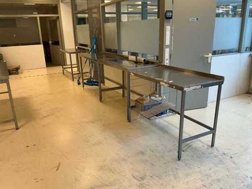Edelstahl-Arbeitstisch (4x)