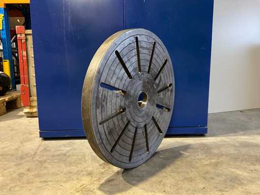 Duża, szczelinowa płyta tokarki