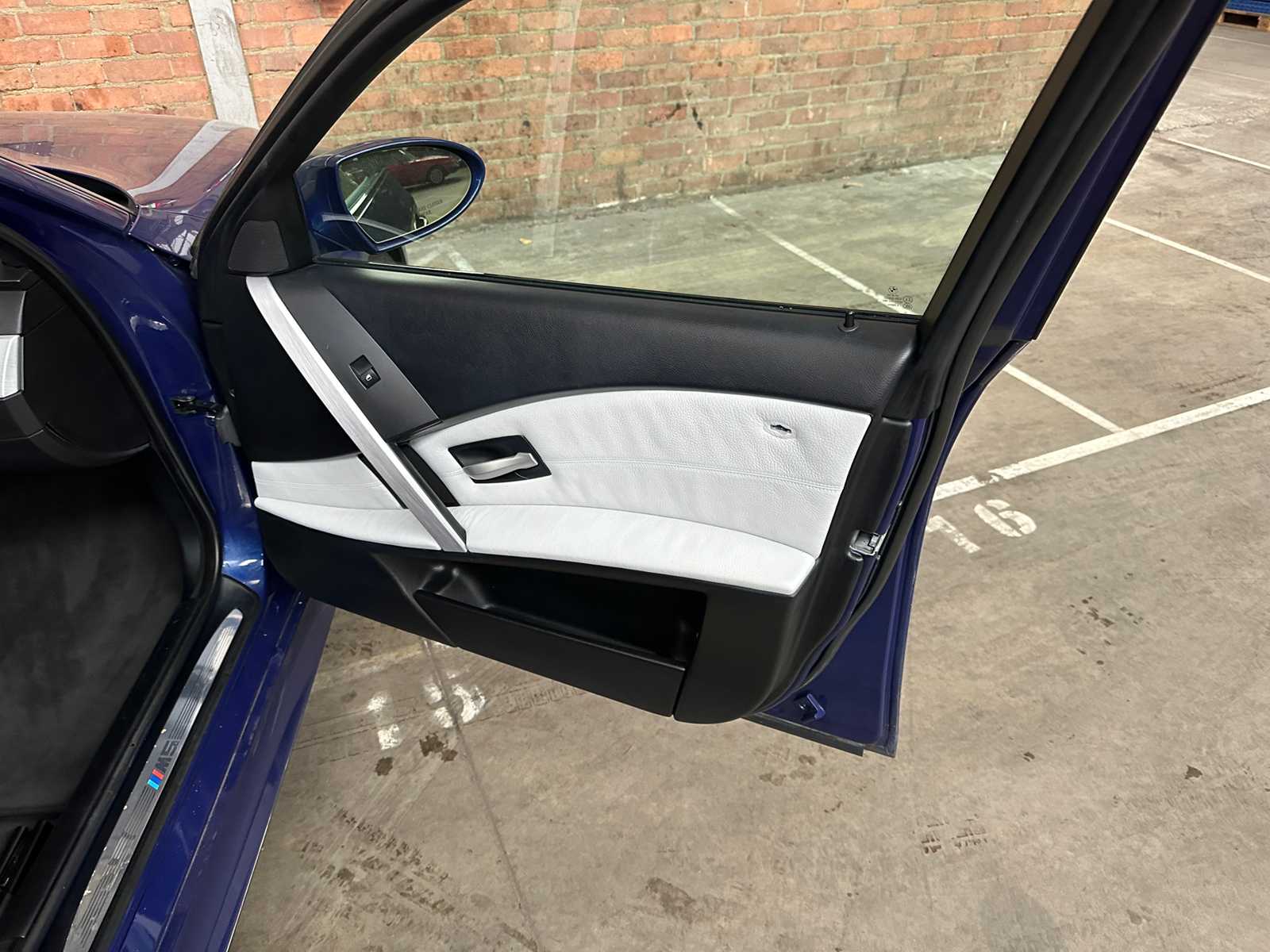 BMW M5 5.0 V10 E60 500hp 2006 5-series Youngtimer