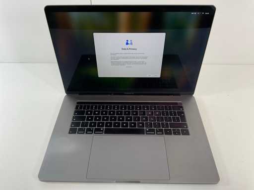 Apple MacBook Pro 15,4", Core(TM) i7 8. Generation, 16 GB RAM, 256 GB NVMe, AMD Radeon Pro 555X 4 GB Laptop