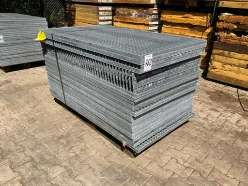 Stalowa podłoga z listwami 1400x880x30mm (26x)