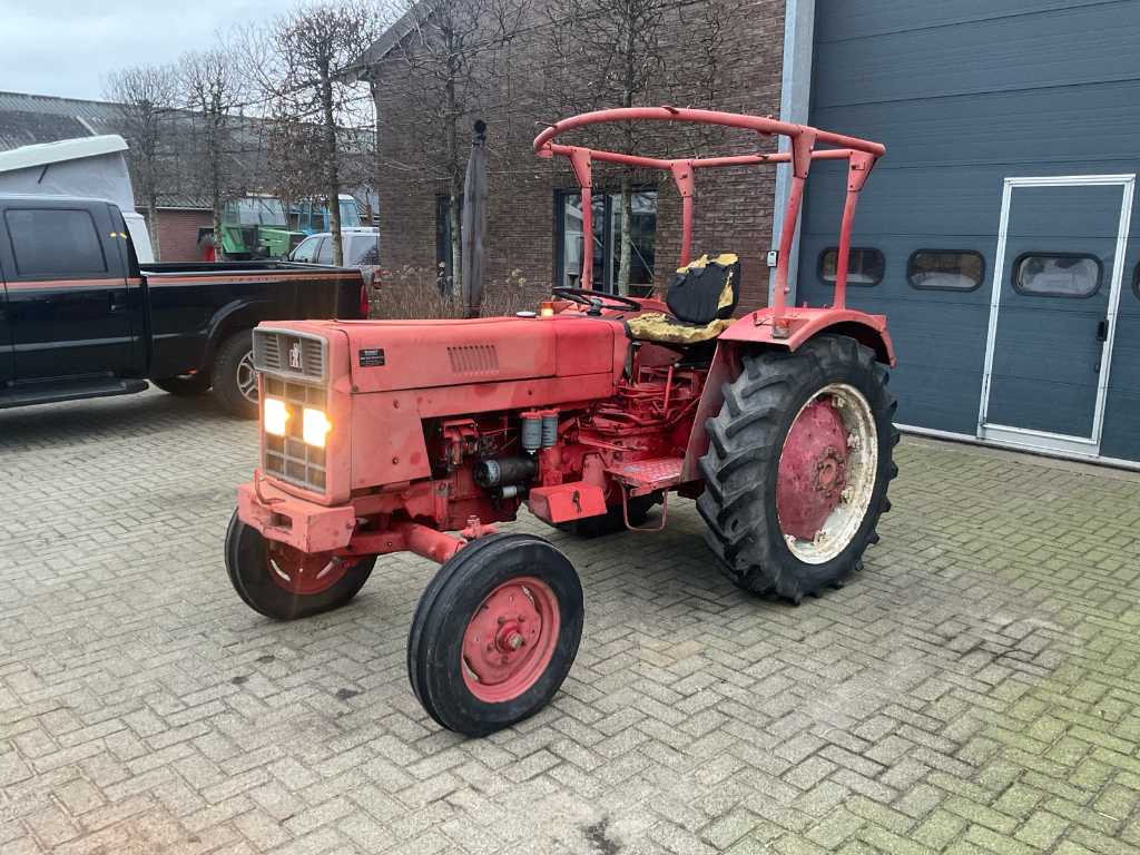 International 453 Oldtimer tractor