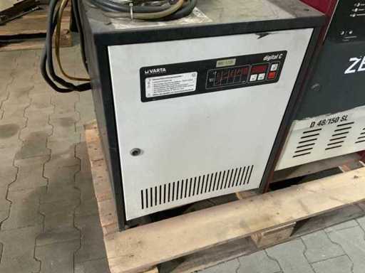 Încărcător de baterii Varta Digital C