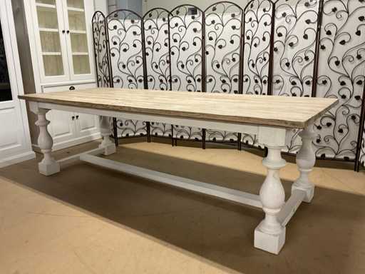 Tavola da pranzo a gelsomino