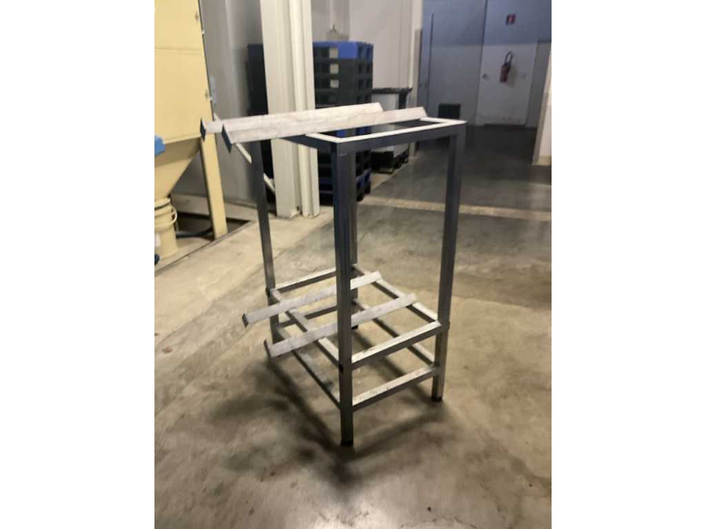 Metal barrel stand with 2 levels