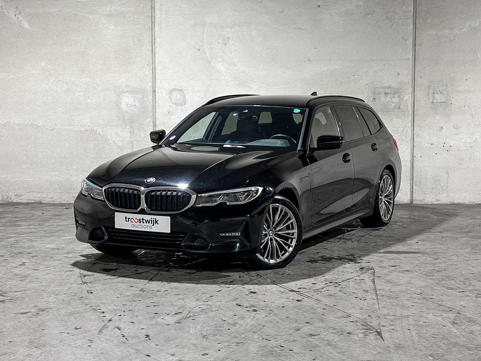 BMW 330e Touring Business Edition Plus 184pk 2021 3-serie (Origineel-NL + 1e Eigenaar) L-480-TL