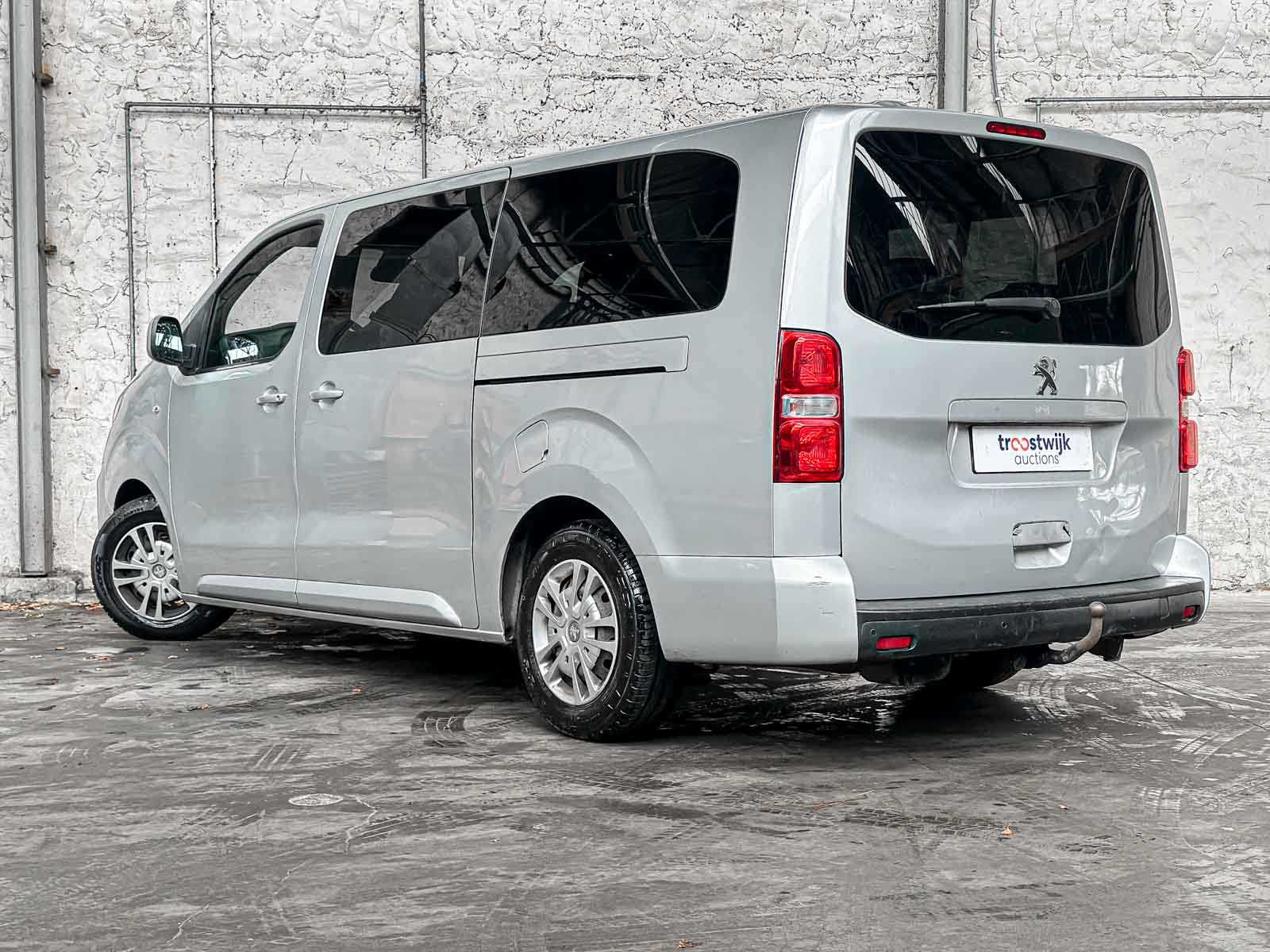 Peugeot Expert Traveller 1.5 9-Sitzer 120 PS 2019
