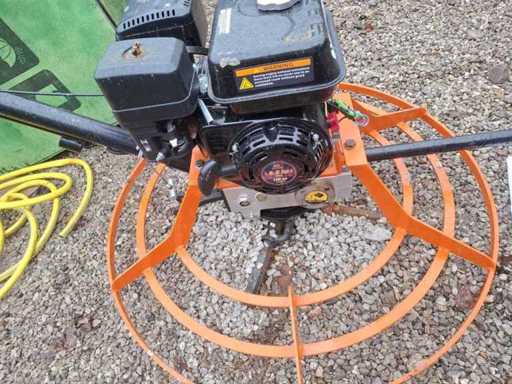 Betonowy śmigłowiec – DAEWOO – 196CC