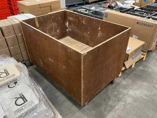 Verrijdbare houten kist