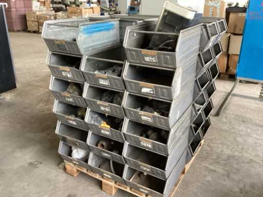 SCHAFER/ FAMI Stackable metal containers