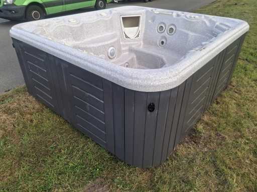 Jacuzzi pentru 6 persoane și jacuzzi în aer liber