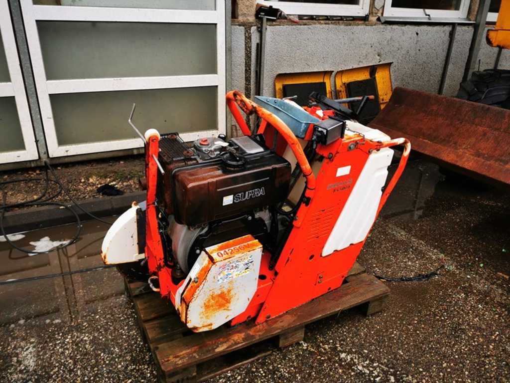 Dimas deals concrete saw